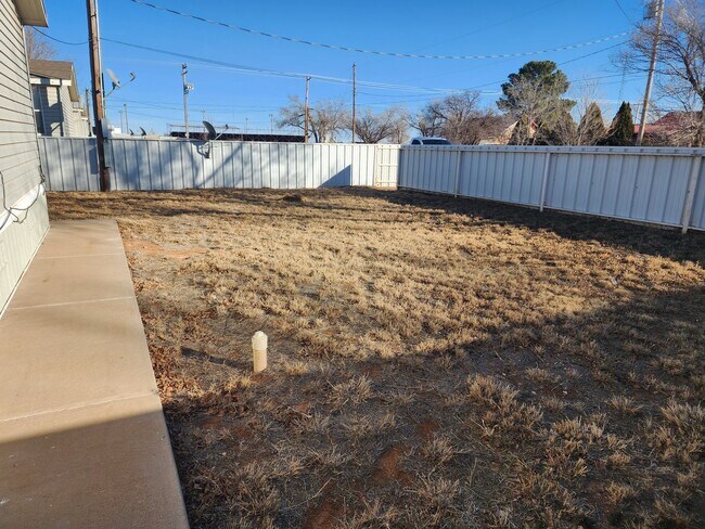 Building Photo - 306 E Spruce St