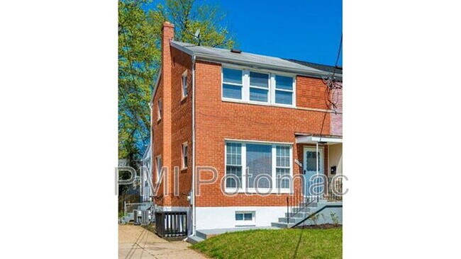 Primary Photo - 3407 Floral St