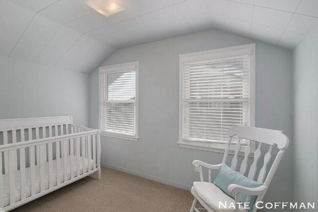 Building Photo - Lakefront 4 bed 2 bath home