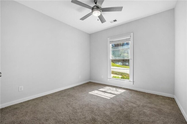 Building Photo - 552 Ember Ln NW