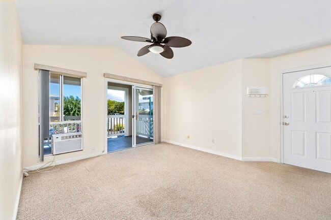 Building Photo - 2 Bedroom 2 Bathroom Upstairs Unit with Up...