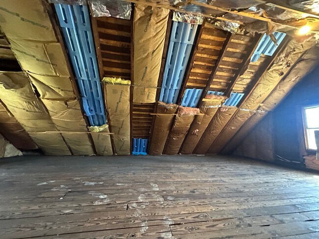 Building Photo - SINGLE FAMIKY FOR RENT IN MAPLEWOOD LOCATION !