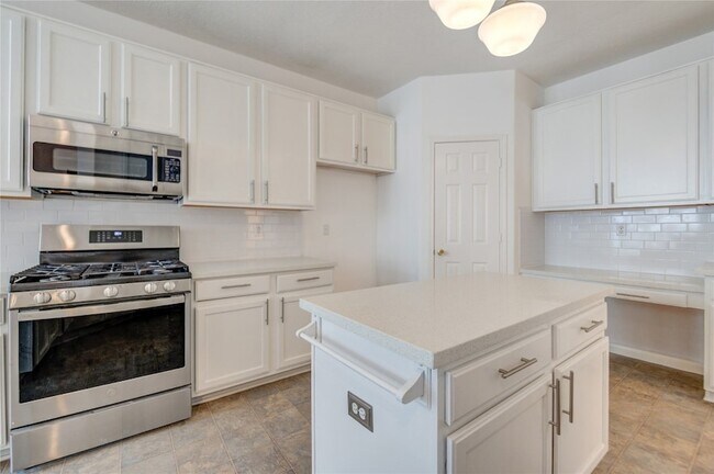 Building Photo - 16464 Beewood Glen Dr