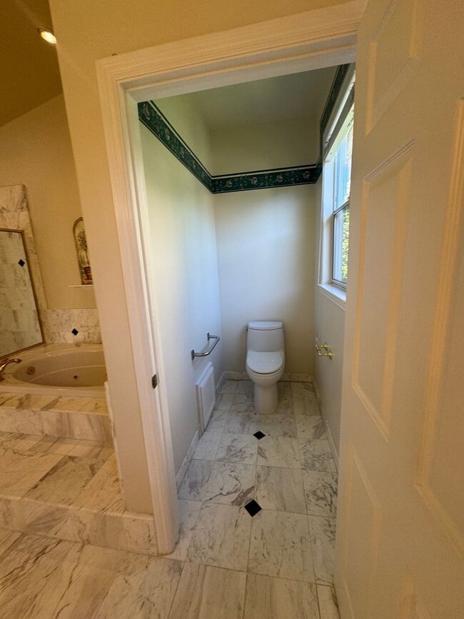 Building Photo - Ocean view home on the hill in Santa Cruz!