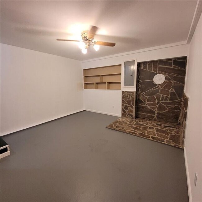 Building Photo - 140 Byers St