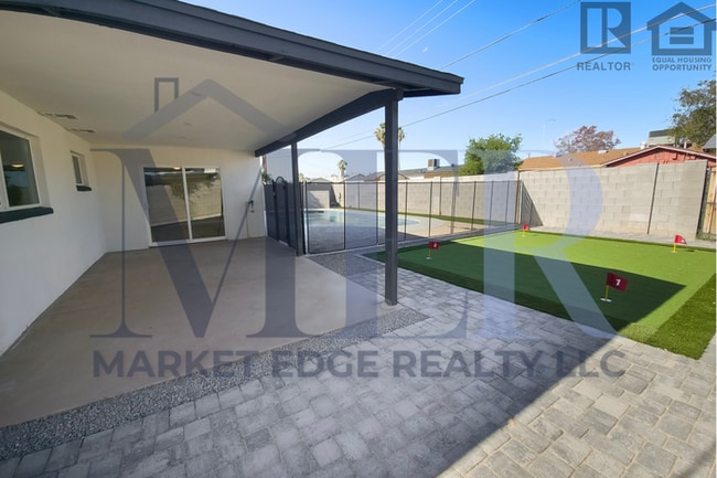 Building Photo - 4Bed/2Bath House at University/Dobson--Complete Remodel w/Pool!