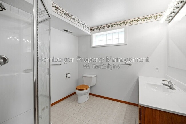 Building Photo - 9811 N Comanche Dr