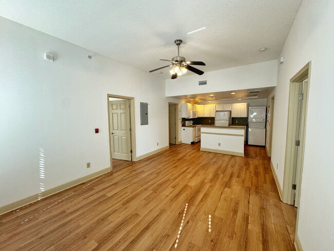 Building Photo - Historic Downtown | 4BR/4BA | Near Flagler...