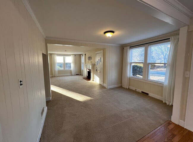 Building Photo - FOR RENT IN ARDMORE!!