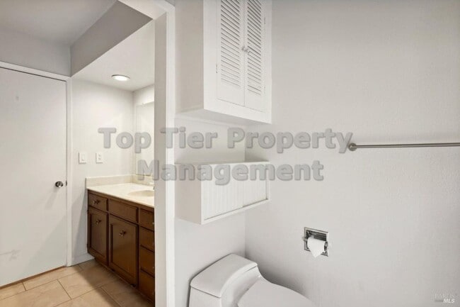 Building Photo - Beautiful 3 bedroom, 2 bath, 2,039 sqft hi...
