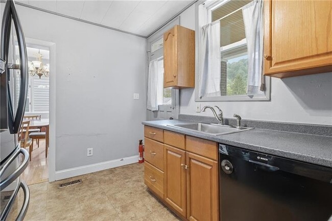 Building Photo - 307 Ambridge Ave