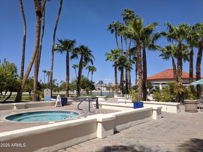 Building Photo - 1321 N Jamaica Way