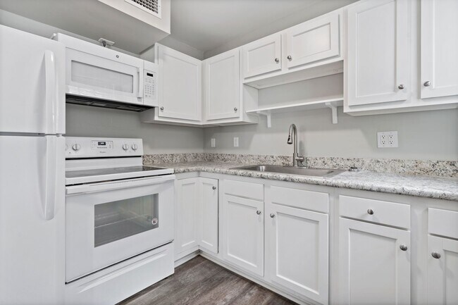 Building Photo - RENOVATED Riverside/ Murray Hill Unit for Rent!