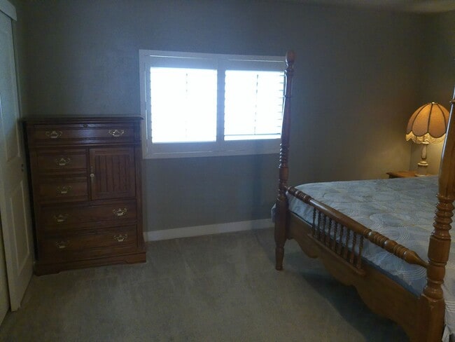 Building Photo - Spacious 4 bedroom 2 bath Double wide Available short term or long term