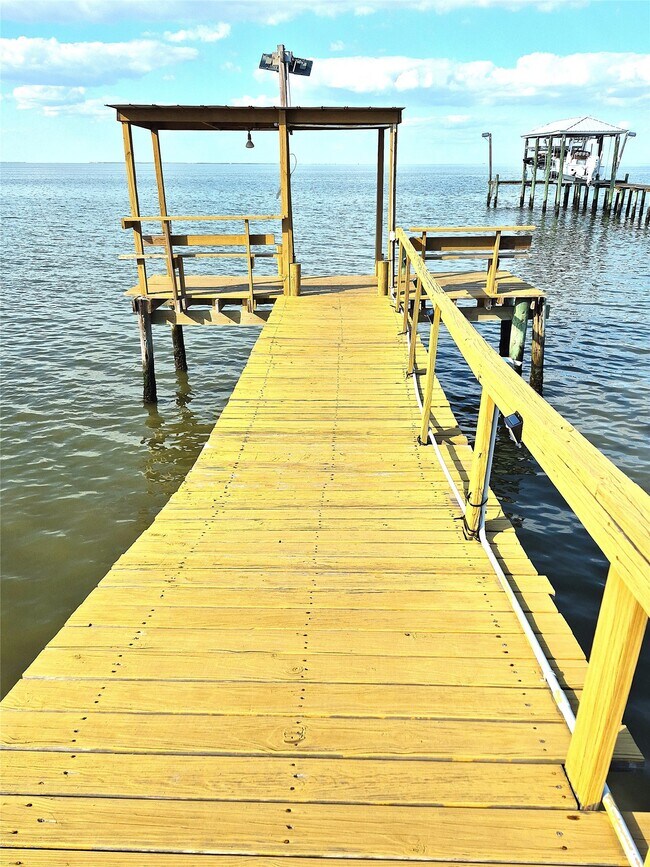 Building Photo - 402 1/2 Avenue A