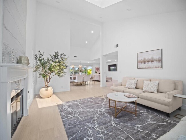 Building Photo - 11748 Via Chona