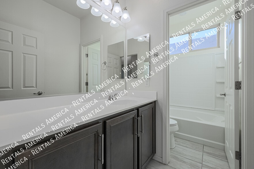 Building Photo - 12038 W Polk St