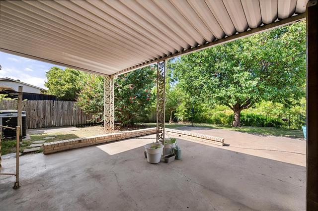 Building Photo - 8351 Lullwater Dr
