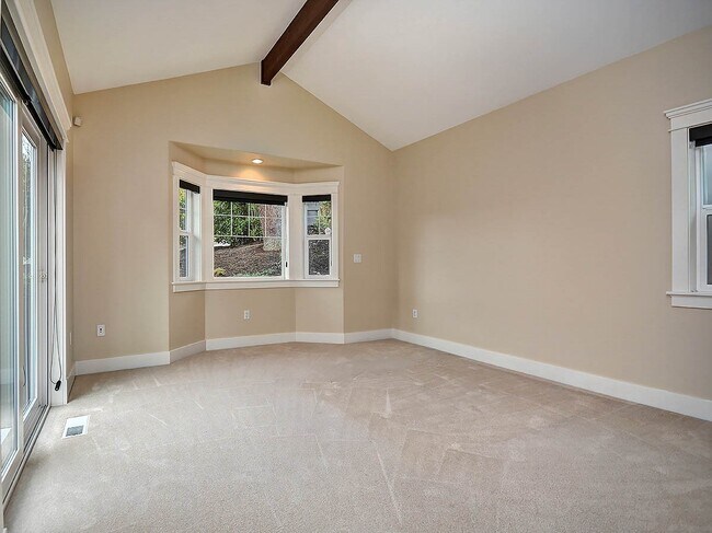 Building Photo - Amazing Kirkland Craftsman