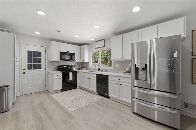 Building Photo - 285 Dania Dr
