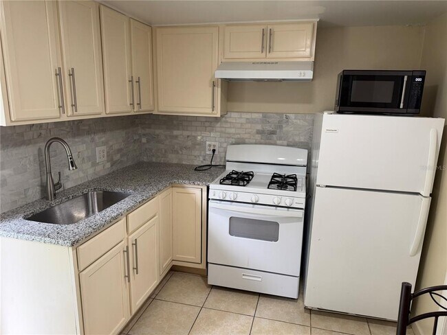 Building Photo - 613 Carol Terrace