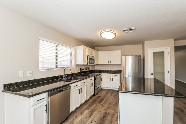 Building Photo - 11462 E Quarry Ave