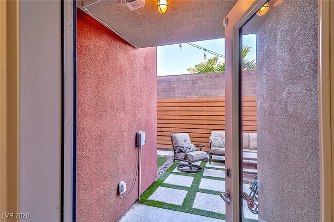 Building Photo - 251 Tower St