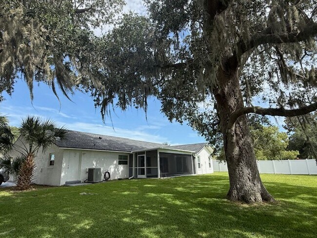 Building Photo - Long Term, Fully Furnished Rental in the H...