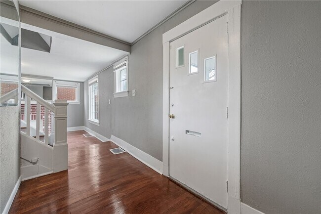 Building Photo - 160 Hazelwood Ave