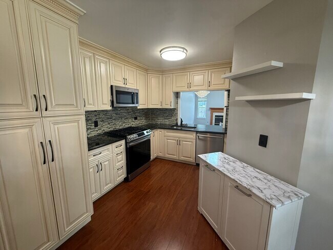 Building Photo - 230 Woodstone Cir