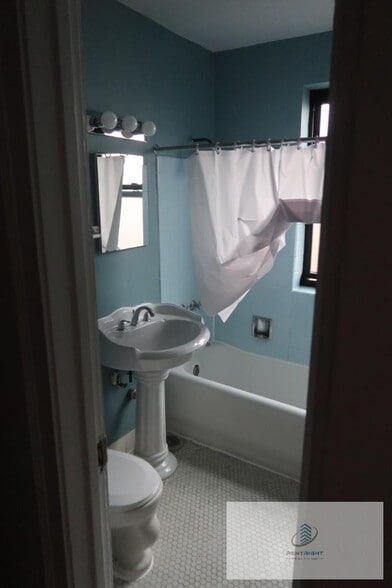 Building Photo - 5301 N Ashland Ave