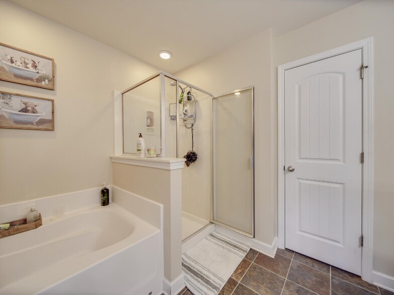 Building Photo - 5657 Tipperlinn Way