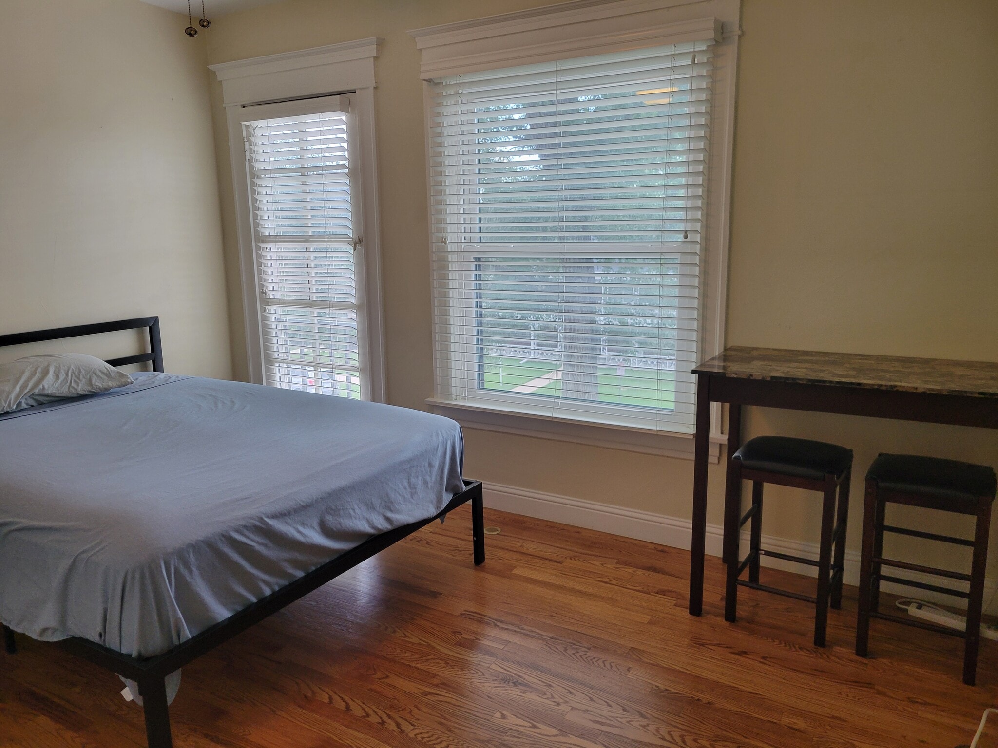 bedroom - 800 S Ogden St