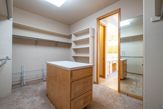 Building Photo - 4 Bed 3 Bath Home in Highlands Meadows - Windsor!