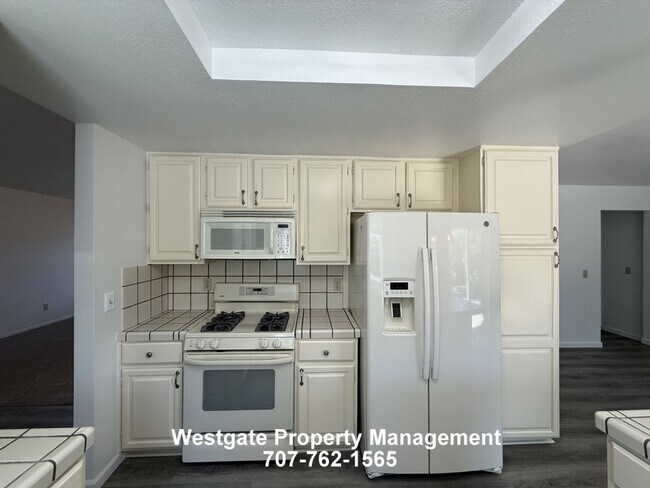 Building Photo - 1604 Cerro Sonoma Cir