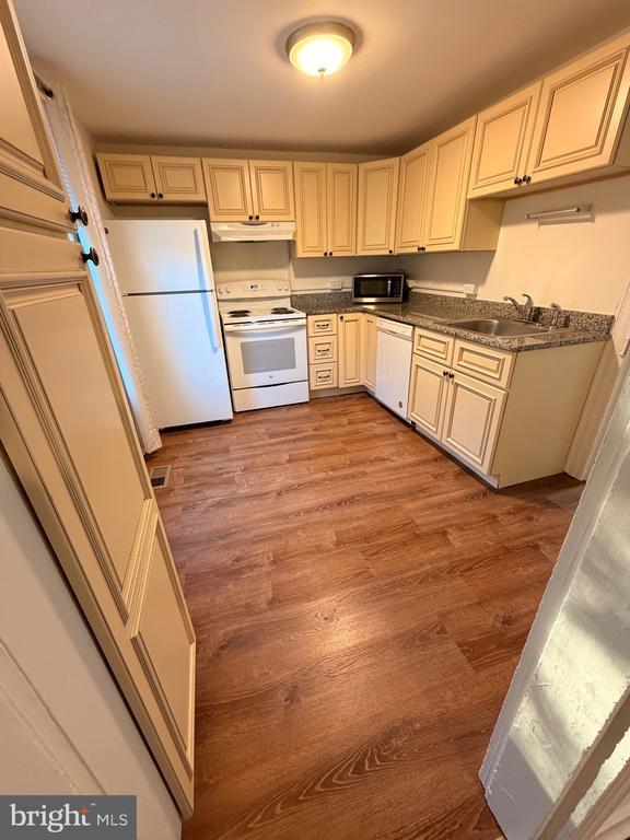 Building Photo - 15 Wolf Ave