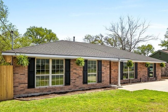 Primary Photo - 1403 Penny St