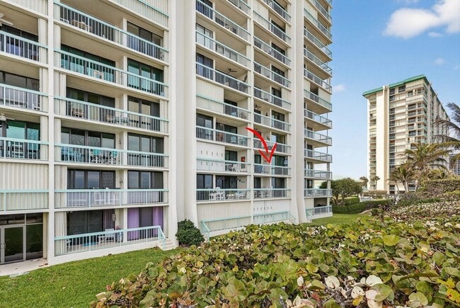 Building Photo - 9940 S Ocean Dr