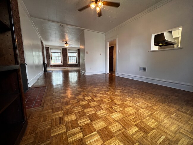 Building Photo - 4149 W Pine Blvd