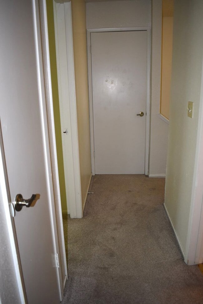 Building Photo - Woodstock Green Townhome unit with a commu...