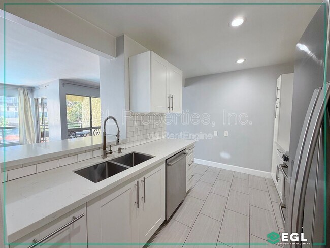 Building Photo - 6275 Canterbury Dr