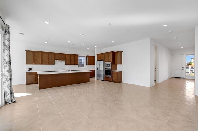 Building Photo - Beautiful Corner Lot 3 Bed 3 Bath Home