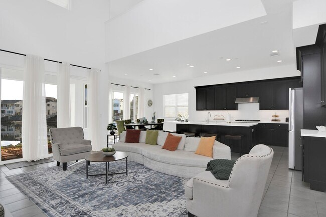 Building Photo - Waterfront Beauty