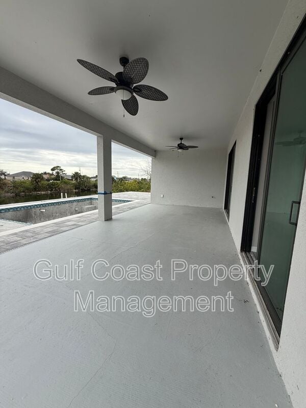 Building Photo - 2609 NE 5th Pl