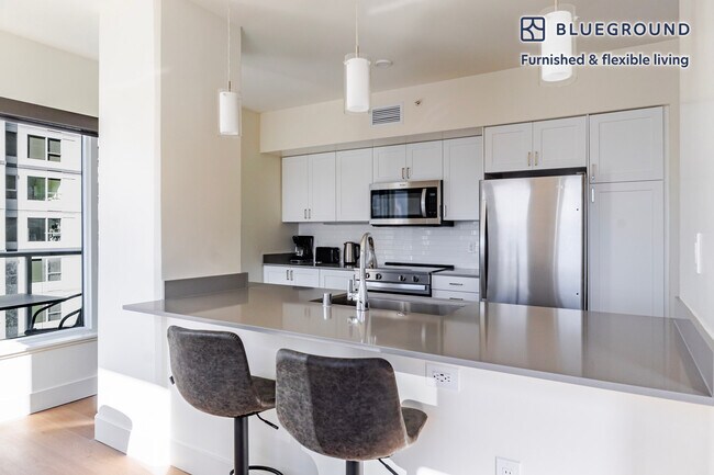 Building Photo - 10301 NE 10th St