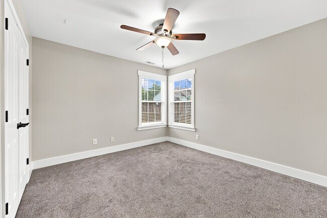 Building Photo - 5519 Mt Mansfield Rd