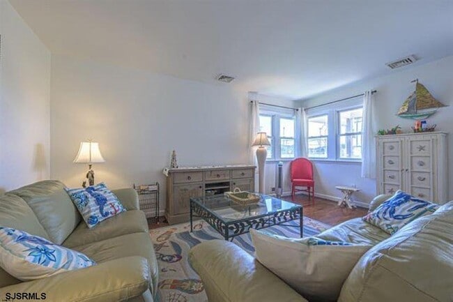 Building Photo - 303 24th St S