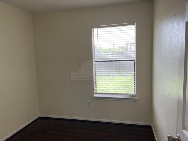 Building Photo - 2224 Spicewood Dr