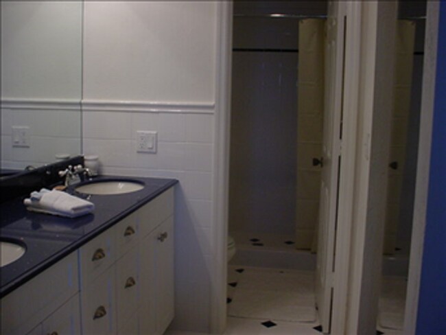 Building Photo - smoke house bay