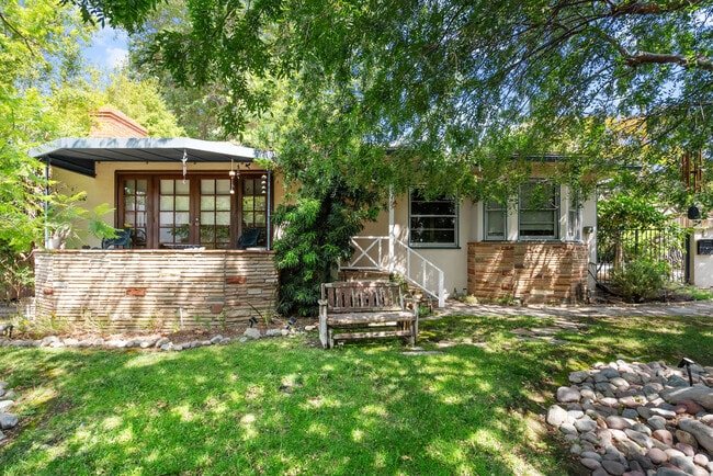 Building Photo - 467 Irving Dr
